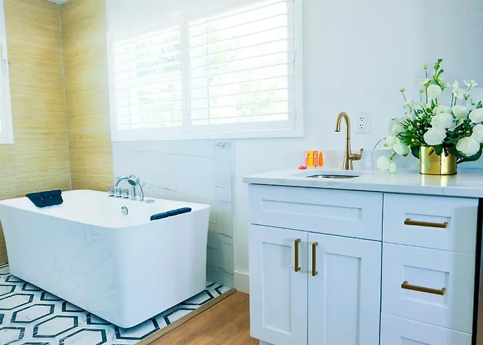 Ivory Sands Beach Suites 2*